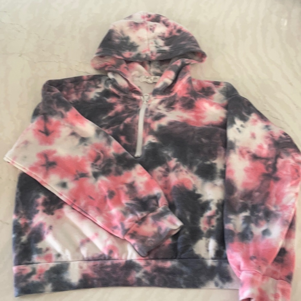 Girls tie dye hoodie.